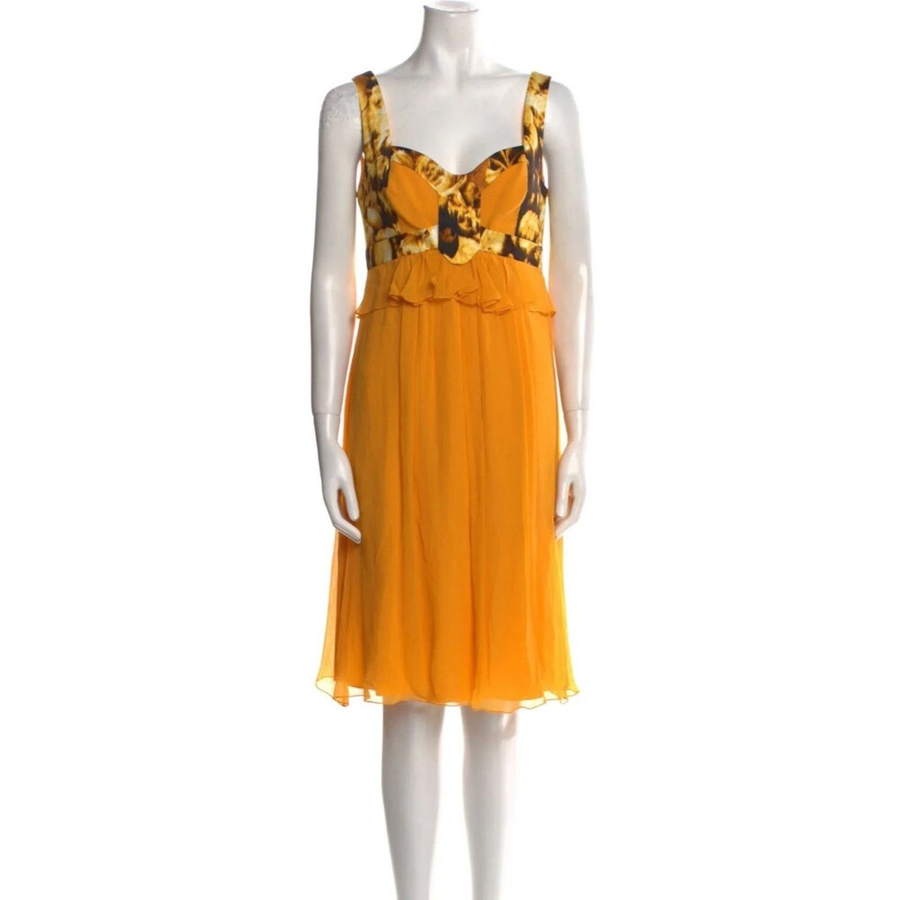 RUNWAY. Carolina Herrera Knee-Length Dress Size: 6 mustard yellow - Picture 8 of 16